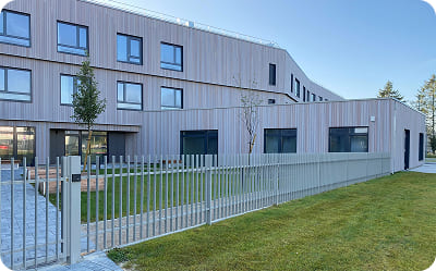 Clôtures et portails sécurisant un site industriel